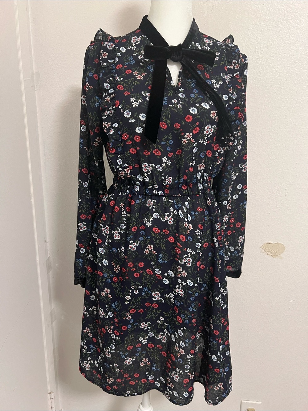 Zara Black Floral Velvet Tie-Neck Long Sleeve Dress
